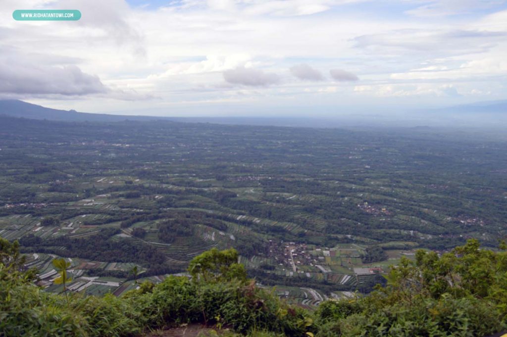 gunung-andong-magelang-di-atas-awan
